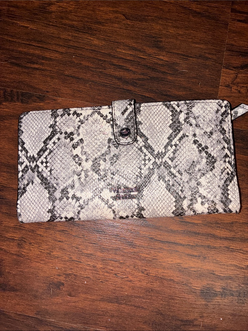 Victorias Secret Snake-Print Zip Wallet Clutch - Neutral - Picture 1 of 7